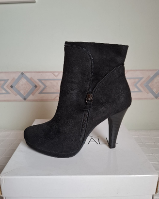 Stivaletti Catwalk neri effetto camoscio con tacco