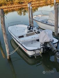 barca Boston Whaler 130SP