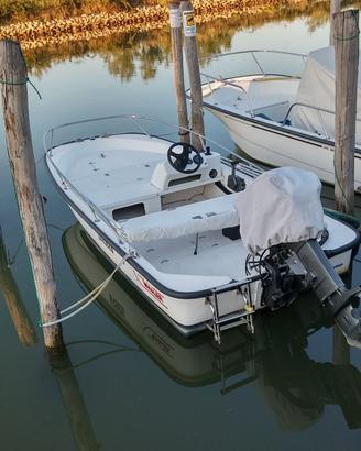 barca Boston Whaler 130SP