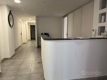 Stanza ufficio/studio soluzione condivisa