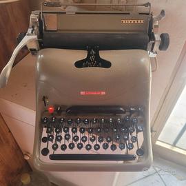 macchina da scrivere storica