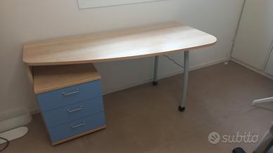 Scrivania con cassettiera