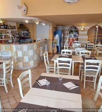 Attività / Licenza di 100 m² con 3 locali a Cerial