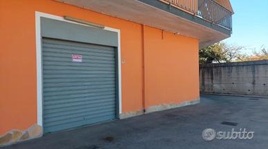 Locali commerciali con deposito