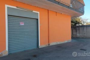 Locali commerciali con deposito