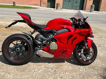 PANIGALE V4 PARI A NUOVO. Solo se interessati