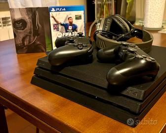 Ps4 + 2 controller + cuffie + 2giochi