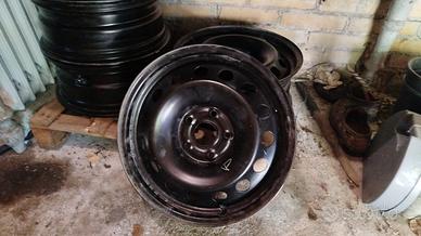 cerchi  ferro 16" tipo volkswagen con sensori