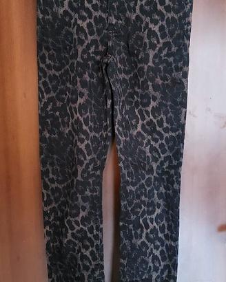 Pantaloni leopardati