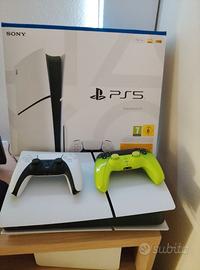 Ps5 slim 1 TB NUOVA + 2 joystick + 2 giochi