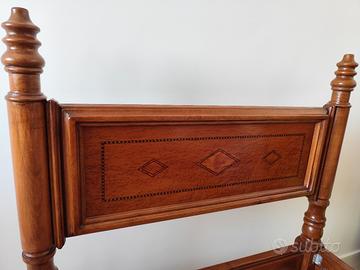 Letto in legno di abete