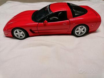 Burago 1:18 Chevrolet Corvette no Maisto Hotwheels