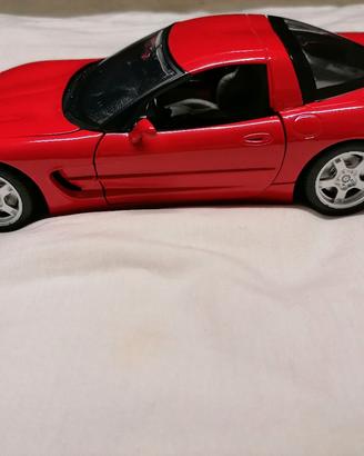 Burago 1:18 Chevrolet Corvette no Maisto Hotwheels