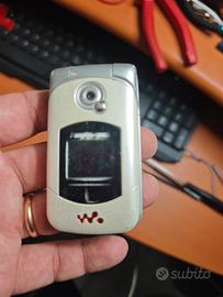Sony Ericsson W300i Walkman con marchio TIM.