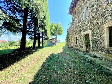 RUSTICO A MERETO DI TOMBA