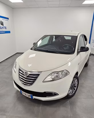LANCIA Ypsilon 1.2 69 CV 5 porte Platinum – NeoPat