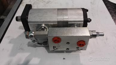 Pompa doppia con valvola di pressione