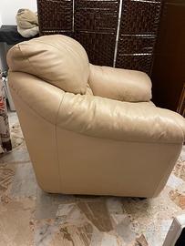 comoda poltrona in similpelle