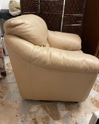 comoda poltrona in similpelle