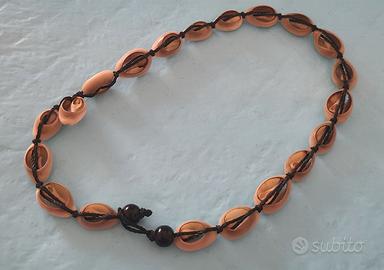 Collana con conchiglie cipree
