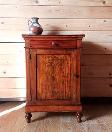 Comodino cappuccino di metà '800 in legno di noce