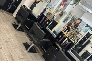 Negozio di parrucchiere completo