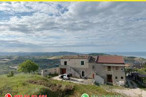2 fabbricati vista mare e terreni oltre 3 ettari