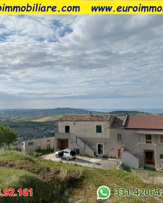 2 fabbricati vista mare e terreni oltre 3 ettari