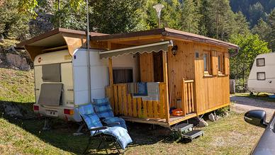 Roulotte e Preingresso in Legno – Camping Alleghe