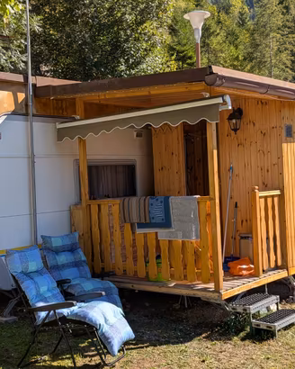 Roulotte e Preingresso in Legno – Camping Alleghe
