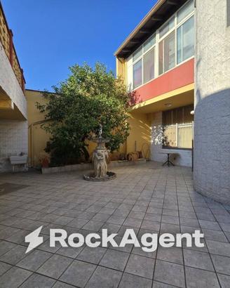 Palazzo / Stabile di 502 m² con più di 5 locali a 