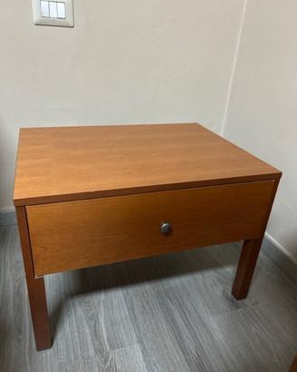 Comodino in legno marrone