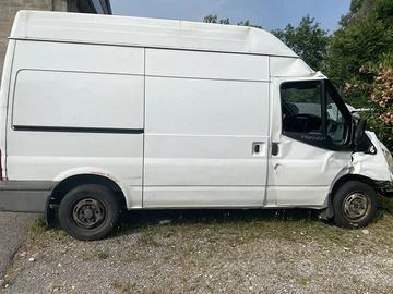 Ford transit incidentato