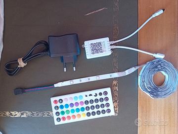 Striscia LED RGB Bluetooth 12V con Telecomando