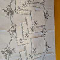 Tovaglia da 12 ricamata a mano 