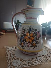 Antica Brocca in Ceramica Umbra Dipinta a Mano