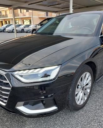 AUDI A4 Avant 30 hybrid TDI/136 CV S tronic Bus.