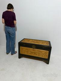 Cassapanca orientale legno di sandalo intagliato