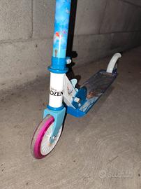 monopattino bambina stile Frozen 