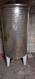 Contenitore in acciaio per vino 