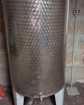 Contenitore in acciaio per vino 