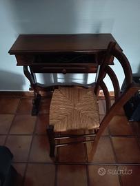 scrivania con sedia