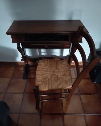 scrivania con sedia