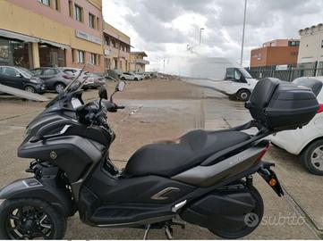 Tricity 300 - Scooter eccezionale! Nuovissimo!