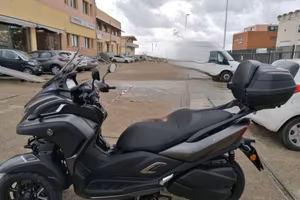 Tricity 300 - Scooter eccezionale! Nuovissimo!