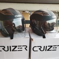 coppia casco moto cruiser nero con occhiali 