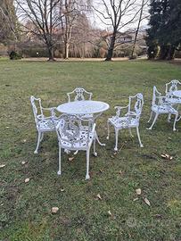 4 sedie e il tavolino in metallo