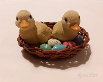 Centrotavola di Pasqua con due pulcini nel nido