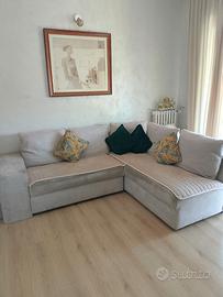 Divano letto in pelle scamiciata con due puf