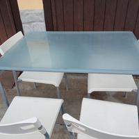 tavolo in vetro e acciaio